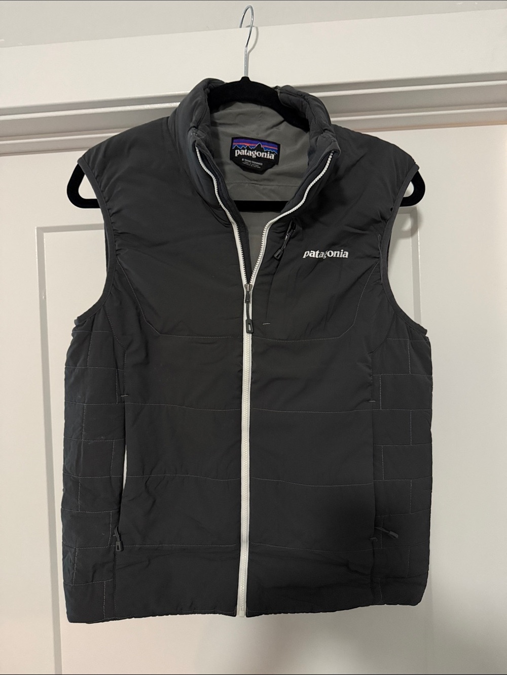 Patagonia Men’s Gray Quilted Insulated Vest with Contrasting White Zip
